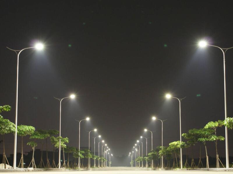 LED தெரு விளக்கு மற்றும் பாரம்பரிய தெரு விளக்குகளை நிறுவுவதற்கான செலவு ஒப்பீடு